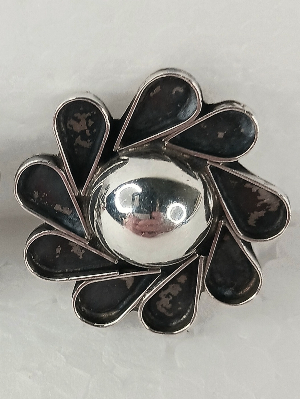 Earrings Clip Vintage Oxidized 925 Mexico Flower Domed Center Stamp TM 48 Taxco - Picture 4 of 12